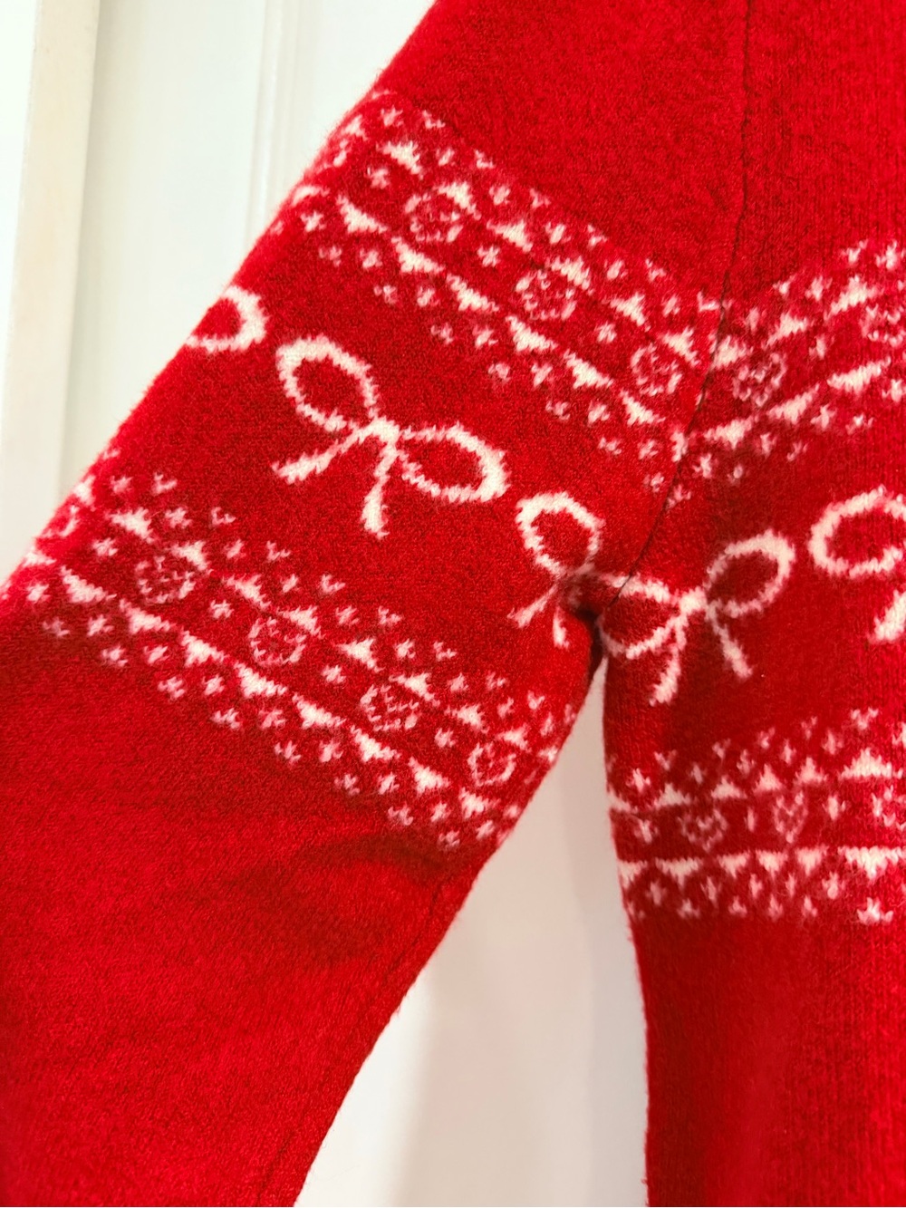 EUC Loft Red Crewneck Fair Isle Design with Bows Size Small - Picture 3 of 7